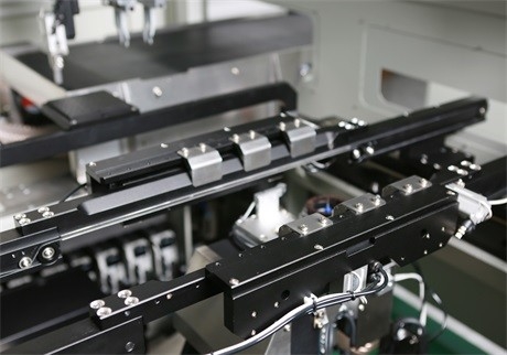 SMT GAM330ATのためのベルト配達のGenitec CNC PCBのルーター機械